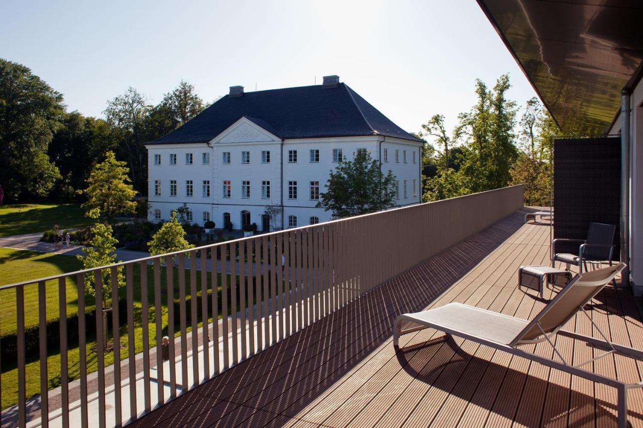 Schlossgut Гросс-Шванзе Экстерьер фото The terrace of the hotel