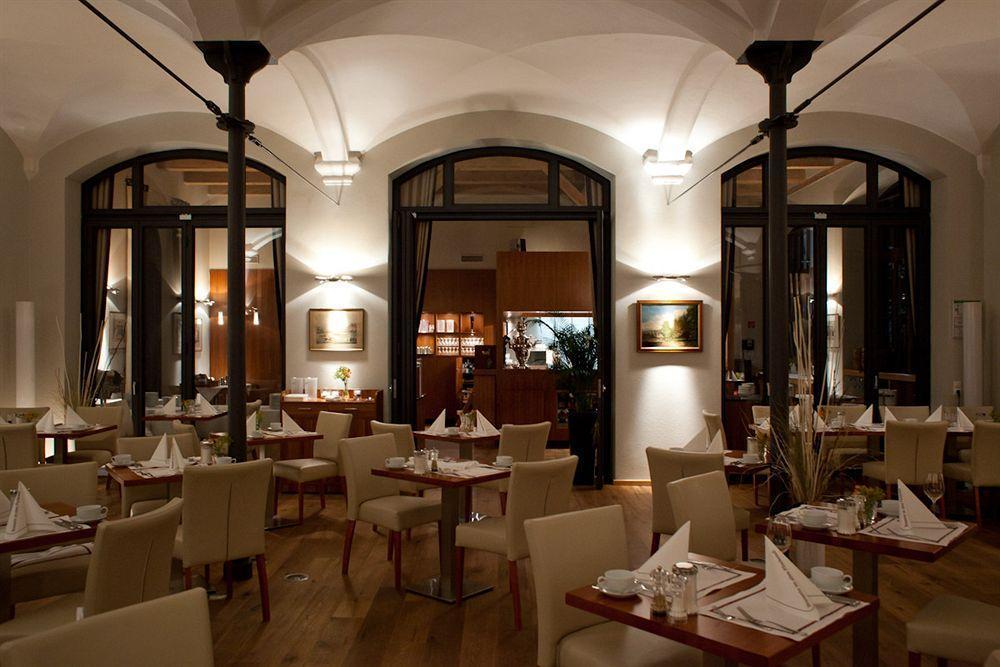 Schlossgut Гросс-Шванзе Экстерьер фото Restaurant Tantris